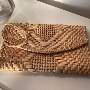 NATURAL STRAW CLUTCH BAG